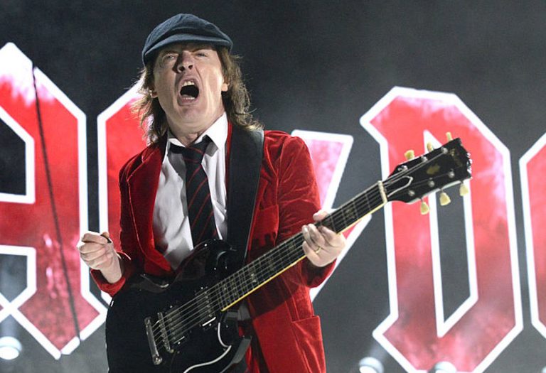 Angus Young cumplió 68 y vuelve junto a AC/DC